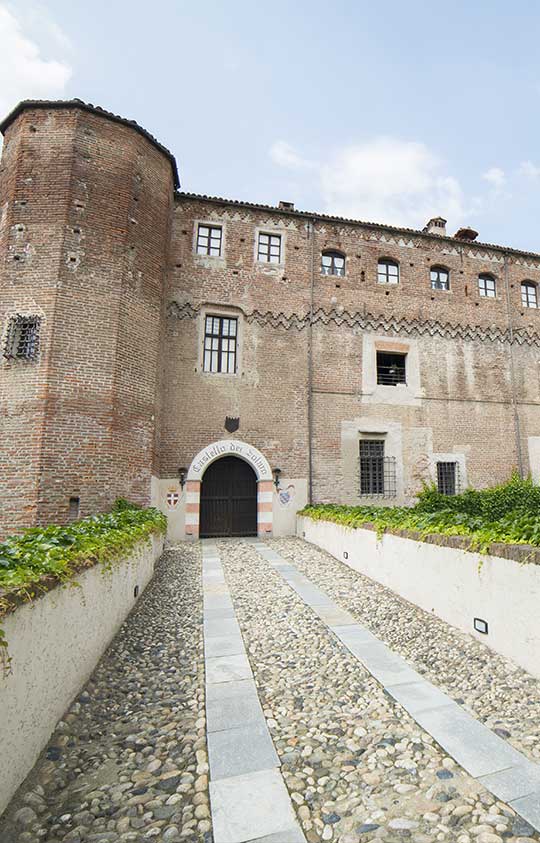 villanova-solaro-castello-verticale