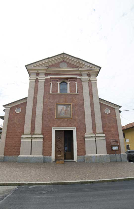vottignasco-chiesa-della-sacra-famiglia-verticale